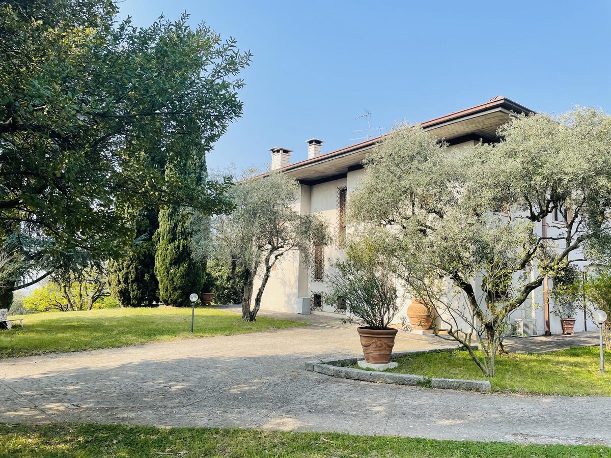 Villa con proprietà estesa per 10 ettari nella posizione più bella di Verona - 22